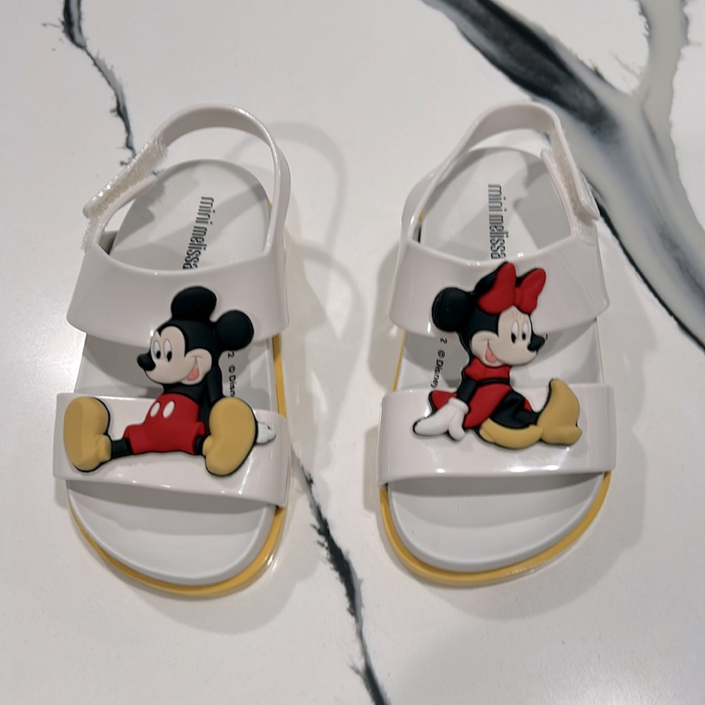 Mini Melissa size 8